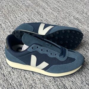 Veja Brand New Rio Branco Alveomesh Sneakers